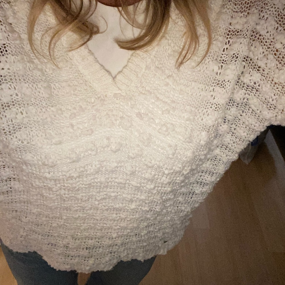 White Abercrombie and Fitch long sleeve sweatshirt